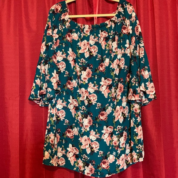 NWT. Turquoise flower print maternity dress - Picture 3 of 8